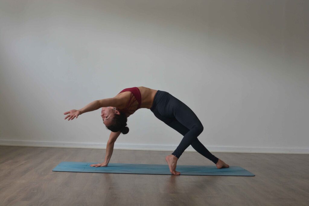 Camatkarasana yoga uppsala