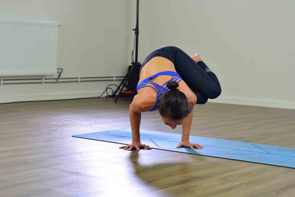 Parsva bakasana Lizette pompa yoga Uppsala