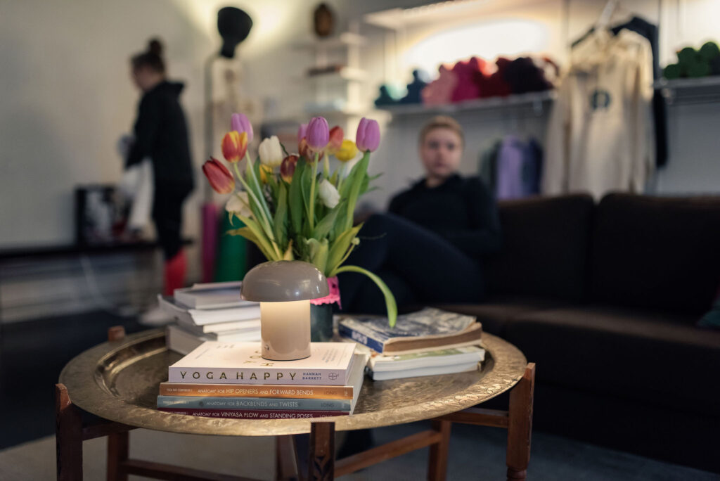 Receptionen på Hot Yoga Uppsala, här hjälper vi dig med friskvårdsbidraget