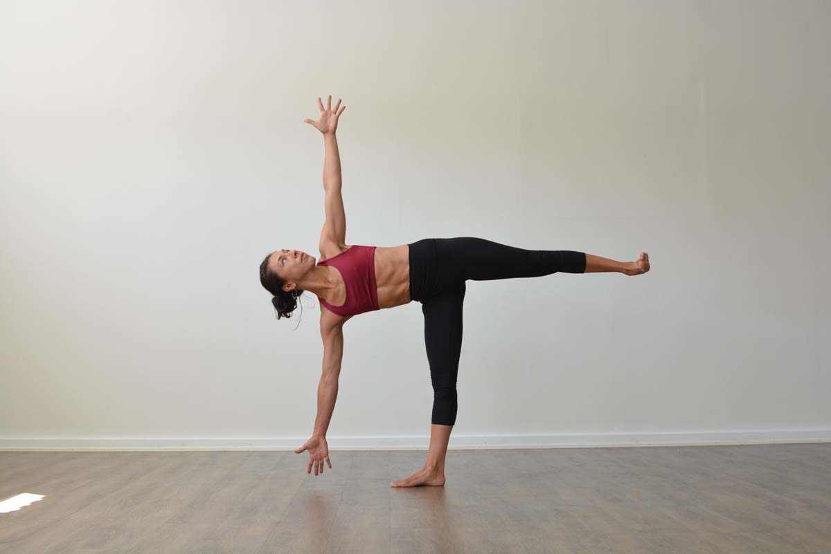Ardha chandrasana, halvmåne yoga steg för steg