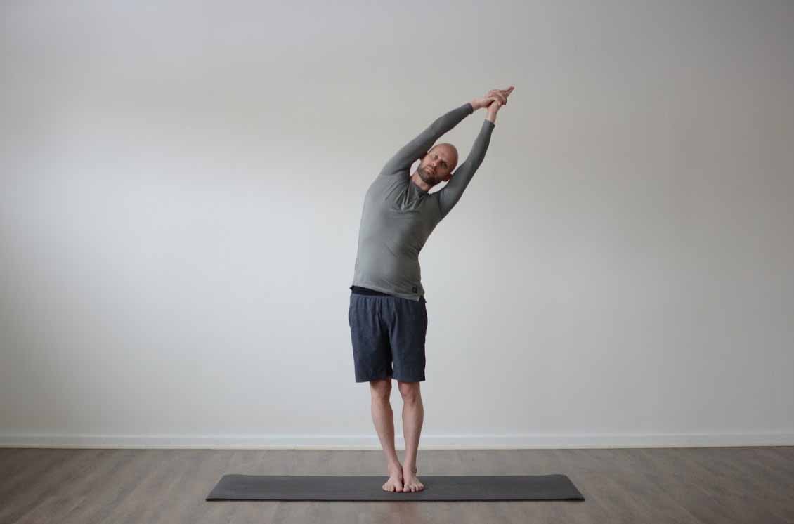 Halvmånen i Bikram yoga, sidoböj åt höger