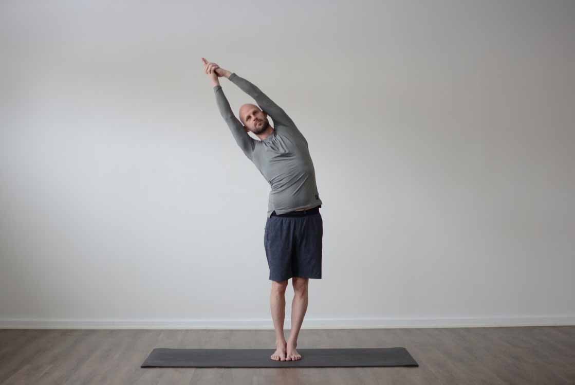 Ardha chandrasana med Pada hastasana, halvmånen i Bikram yoga